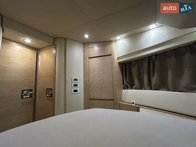 Белый Азимут Флайбридж-Рендж, объемом двигателя 5.9 л и пробегом 1 тыс. км за 285000 $, фото 60 на Automoto.ua