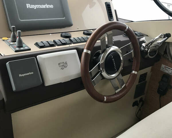 Белый Азимут Флайбридж-Рендж, объемом двигателя 5.9 л и пробегом 1 тыс. км за 285000 $, фото 72 на Automoto.ua