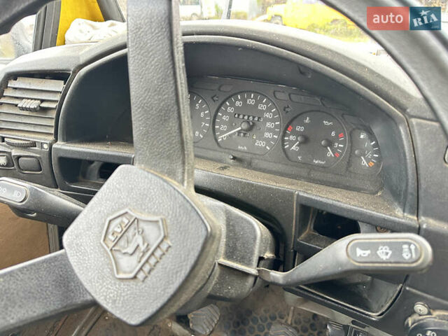 Жовтий БАЗ 3215 Дельфин, об'ємом двигуна 2.46 л та пробігом 499 тис. км за 1800 $, фото 11 на Automoto.ua