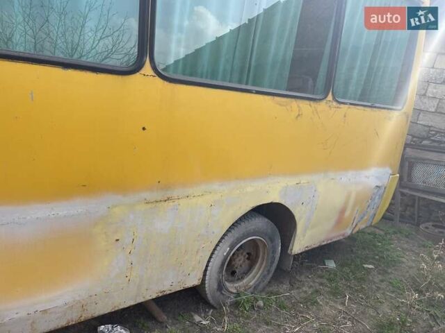 Желтый БАЗ А 079 Эталон, объемом двигателя 5.68 л и пробегом 20 тыс. км за 2200 $, фото 2 на Automoto.ua