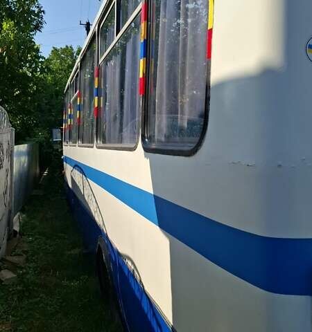 Желтый БАЗ А 079 Эталон, объемом двигателя 4.58 л и пробегом 250 тыс. км за 6500 $, фото 3 на Automoto.ua