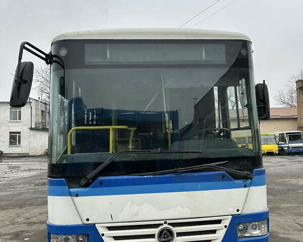 Белый БАЗ А 081 Эталон, объемом двигателя 5.8 л и пробегом 330 тыс. км за 10800 $, фото 2 на Automoto.ua