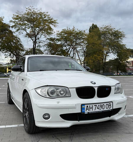Белый БМВ 1 Серия, объемом двигателя 2 л и пробегом 240 тыс. км за 6700 $, фото 1 на Automoto.ua
