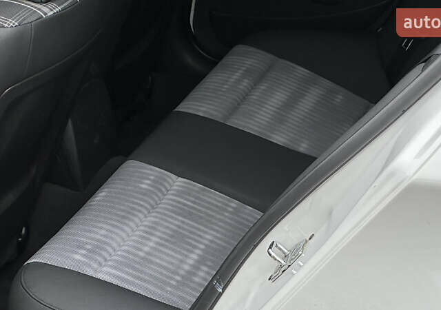 Белый БМВ 1 Серия, объемом двигателя 2 л и пробегом 138 тыс. км за 7899 $, фото 15 на Automoto.ua