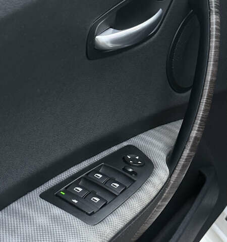 Белый БМВ 1 Серия, объемом двигателя 2 л и пробегом 240 тыс. км за 6700 $, фото 28 на Automoto.ua