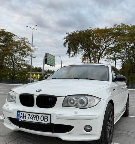 Белый БМВ 1 Серия, объемом двигателя 2 л и пробегом 240 тыс. км за 6700 $, фото 2 на Automoto.ua