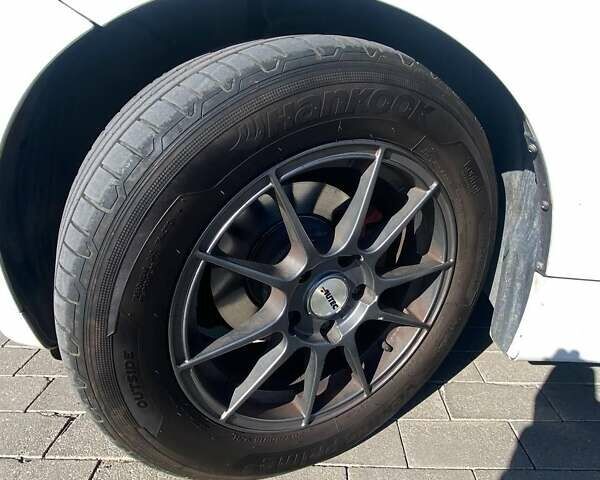 Белый БМВ 1 Серия, объемом двигателя 2 л и пробегом 240 тыс. км за 6300 $, фото 19 на Automoto.ua