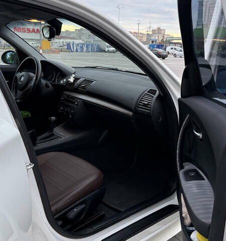 Белый БМВ 1 Серия, объемом двигателя 2 л и пробегом 240 тыс. км за 6700 $, фото 19 на Automoto.ua