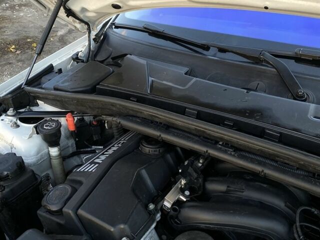 Белый БМВ 1 Серия, объемом двигателя 2 л и пробегом 250 тыс. км за 5499 $, фото 6 на Automoto.ua