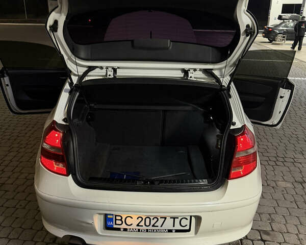 Белый БМВ 1 Серия, объемом двигателя 2 л и пробегом 283 тыс. км за 6300 $, фото 10 на Automoto.ua