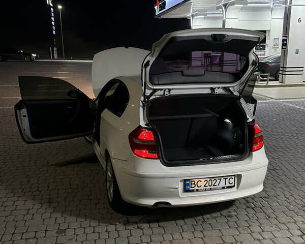 Белый БМВ 1 Серия, объемом двигателя 2 л и пробегом 283 тыс. км за 6300 $, фото 11 на Automoto.ua