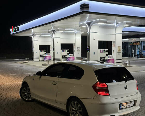 Белый БМВ 1 Серия, объемом двигателя 2 л и пробегом 283 тыс. км за 6300 $, фото 4 на Automoto.ua