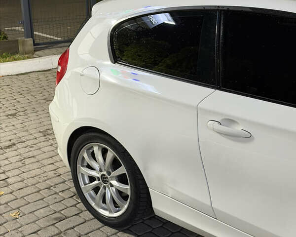 Белый БМВ 1 Серия, объемом двигателя 2 л и пробегом 283 тыс. км за 6300 $, фото 3 на Automoto.ua