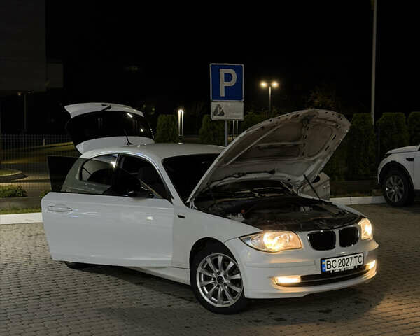 Белый БМВ 1 Серия, объемом двигателя 2 л и пробегом 283 тыс. км за 6300 $, фото 13 на Automoto.ua