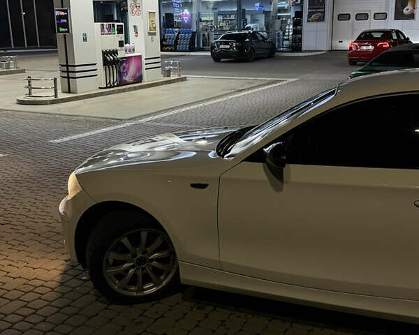 Белый БМВ 1 Серия, объемом двигателя 2 л и пробегом 283 тыс. км за 6300 $, фото 5 на Automoto.ua