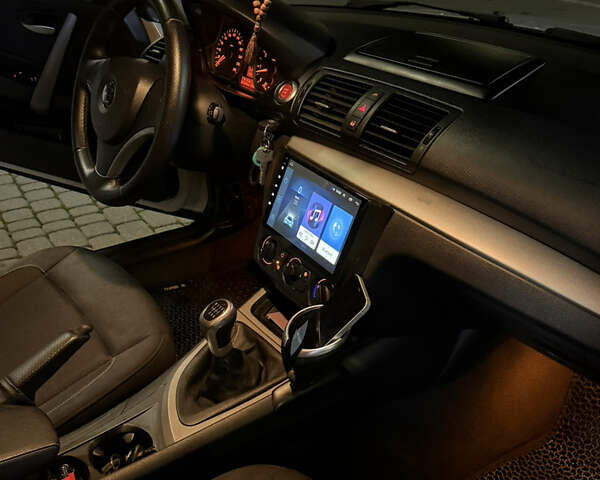 Белый БМВ 1 Серия, объемом двигателя 2 л и пробегом 283 тыс. км за 6300 $, фото 8 на Automoto.ua