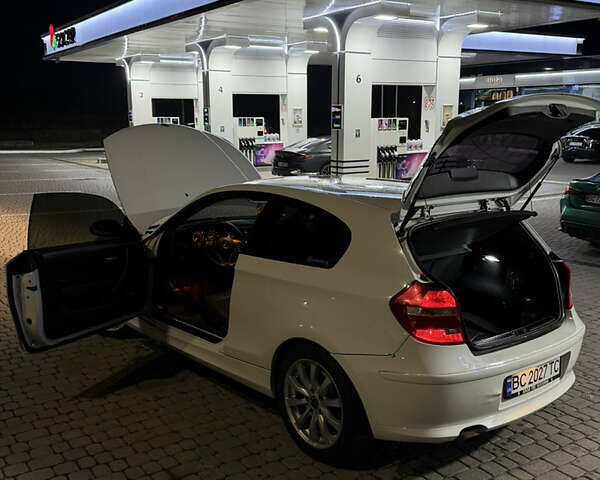 Белый БМВ 1 Серия, объемом двигателя 2 л и пробегом 283 тыс. км за 6300 $, фото 12 на Automoto.ua