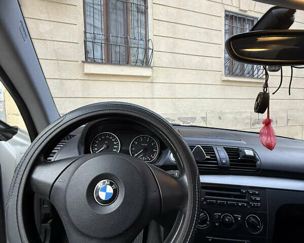 Белый БМВ 1 Серия, объемом двигателя 2 л и пробегом 134 тыс. км за 8700 $, фото 10 на Automoto.ua