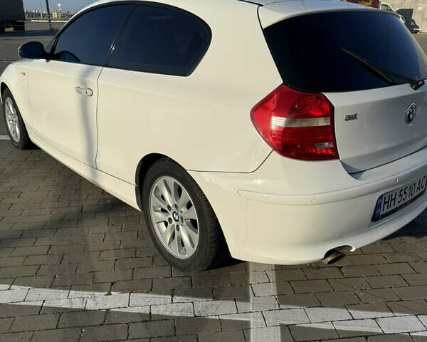 Белый БМВ 1 Серия, объемом двигателя 2 л и пробегом 134 тыс. км за 8700 $, фото 3 на Automoto.ua