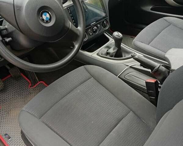 Белый БМВ 1 Серия, объемом двигателя 2 л и пробегом 280 тыс. км за 7600 $, фото 9 на Automoto.ua