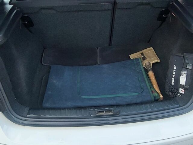 Білий БМВ 1 Серія, об'ємом двигуна 2 л та пробігом 248 тис. км за 6000 $, фото 10 на Automoto.ua