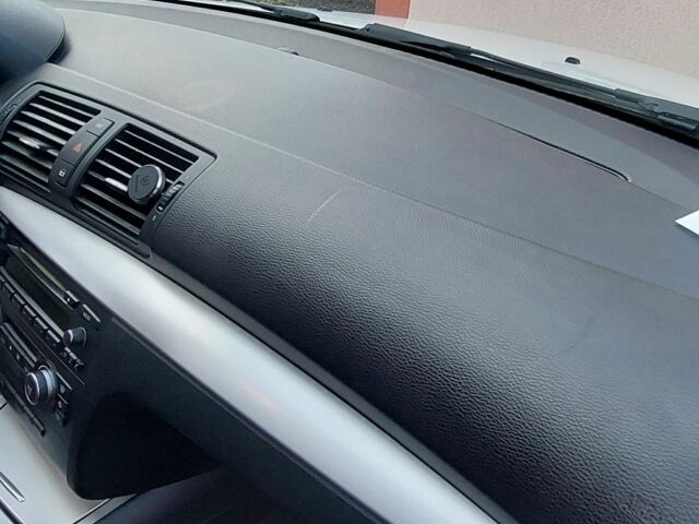 Білий БМВ 1 Серія, об'ємом двигуна 2 л та пробігом 248 тис. км за 6000 $, фото 16 на Automoto.ua