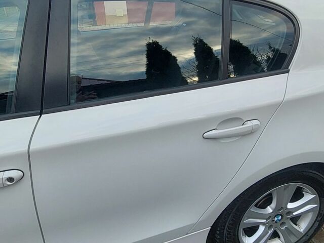 Білий БМВ 1 Серія, об'ємом двигуна 2 л та пробігом 248 тис. км за 6000 $, фото 4 на Automoto.ua