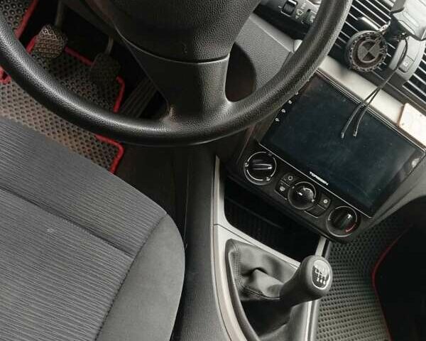 Белый БМВ 1 Серия, объемом двигателя 2 л и пробегом 280 тыс. км за 7600 $, фото 10 на Automoto.ua