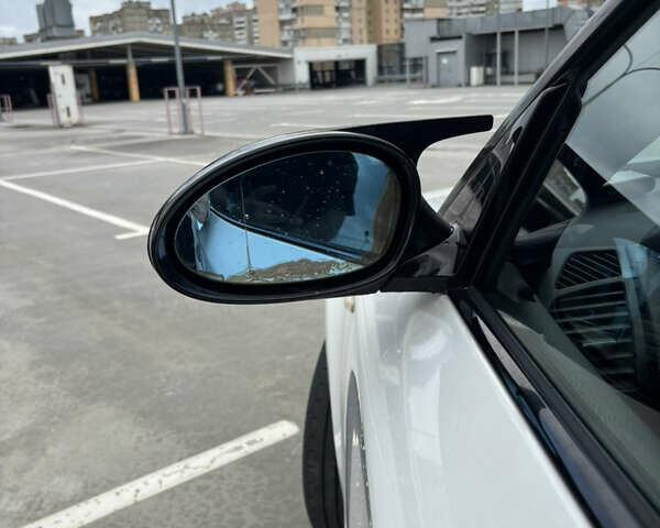 Белый БМВ 1 Серия, объемом двигателя 1.6 л и пробегом 218 тыс. км за 6000 $, фото 9 на Automoto.ua