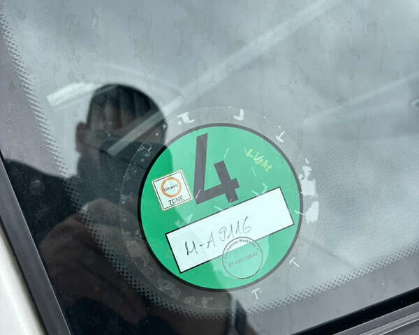 Белый БМВ 1 Серия, объемом двигателя 1.6 л и пробегом 218 тыс. км за 6000 $, фото 12 на Automoto.ua