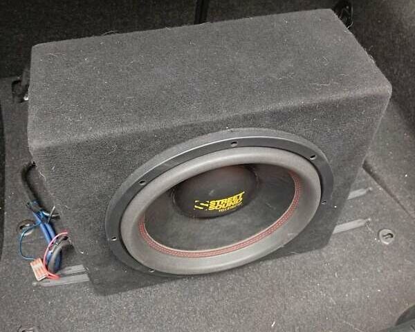 Белый БМВ 1 Серия, объемом двигателя 2 л и пробегом 280 тыс. км за 7600 $, фото 6 на Automoto.ua