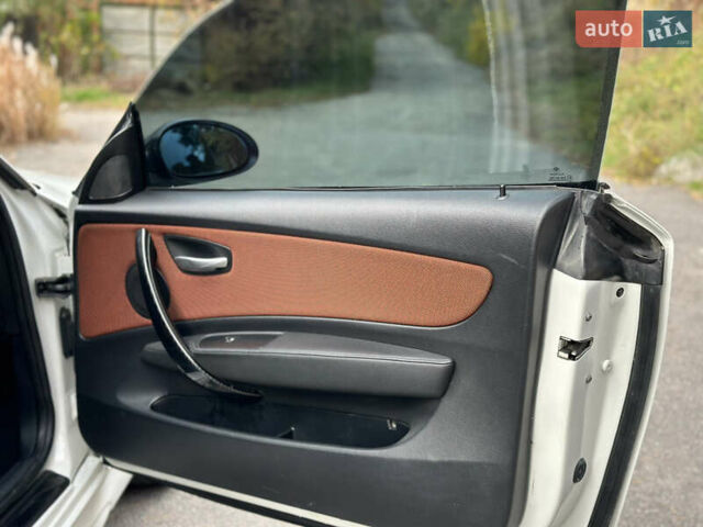 Белый БМВ 1 Серия, объемом двигателя 2 л и пробегом 320 тыс. км за 5300 $, фото 29 на Automoto.ua