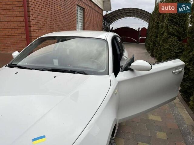 Белый БМВ 1 Серия, объемом двигателя 2 л и пробегом 165 тыс. км за 7800 $, фото 41 на Automoto.ua