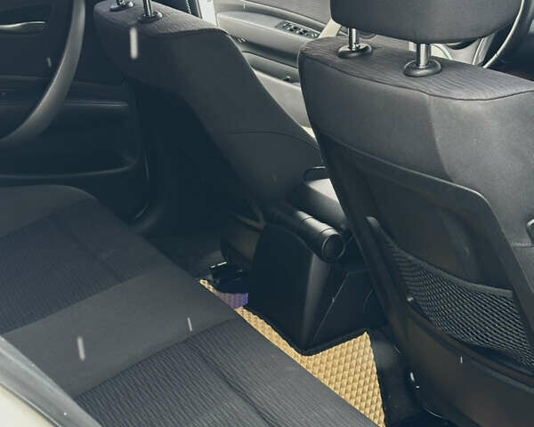 Белый БМВ 1 Серия, объемом двигателя 2 л и пробегом 242 тыс. км за 6499 $, фото 13 на Automoto.ua