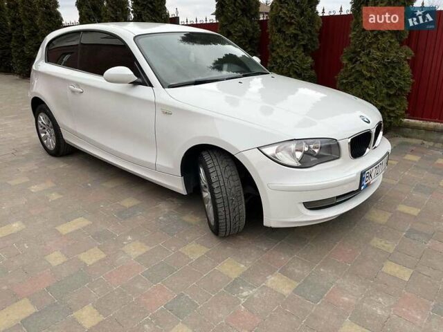 Белый БМВ 1 Серия, объемом двигателя 2 л и пробегом 165 тыс. км за 7800 $, фото 24 на Automoto.ua