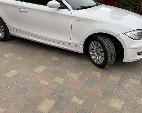 Белый БМВ 1 Серия, объемом двигателя 2 л и пробегом 165 тыс. км за 7800 $, фото 27 на Automoto.ua