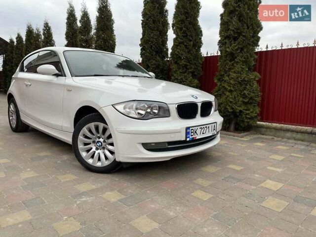 Белый БМВ 1 Серия, объемом двигателя 2 л и пробегом 165 тыс. км за 7800 $, фото 18 на Automoto.ua
