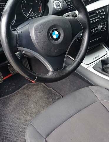 БМВ 1 Серия 2009 в Лубнах на Automoto.ua Белый БМВ 1 Серия, объемом двигателя 2 л и пробегом 205 тыс. км за 7000 $, фото 10 на Automoto.ua