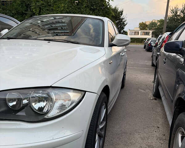 Білий БМВ 1 Серія, об'ємом двигуна 2 л та пробігом 240 тис. км за 7000 $, фото 5 на Automoto.ua