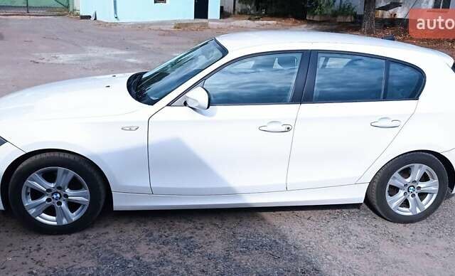 БМВ 1 Серия 2009 в Лубнах на Automoto.ua Белый БМВ 1 Серия, объемом двигателя 2 л и пробегом 205 тыс. км за 7000 $, фото 4 на Automoto.ua