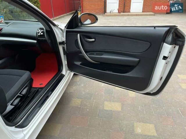 Белый БМВ 1 Серия, объемом двигателя 2 л и пробегом 165 тыс. км за 7800 $, фото 42 на Automoto.ua