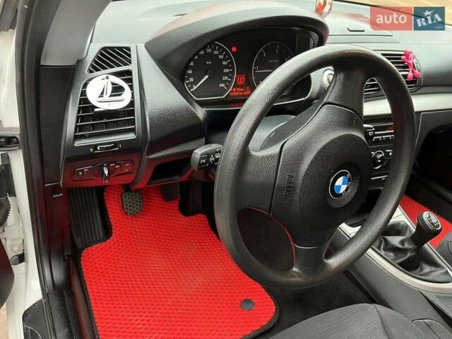 Белый БМВ 1 Серия, объемом двигателя 2 л и пробегом 165 тыс. км за 7800 $, фото 29 на Automoto.ua