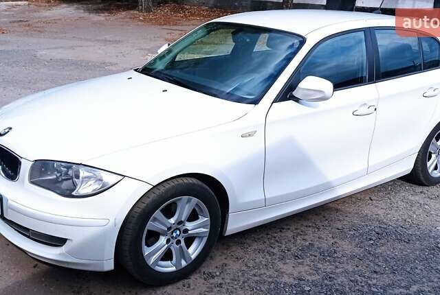 БМВ 1 Серия 2009 в Лубнах на Automoto.ua Белый БМВ 1 Серия, объемом двигателя 2 л и пробегом 205 тыс. км за 7000 $, фото 5 на Automoto.ua