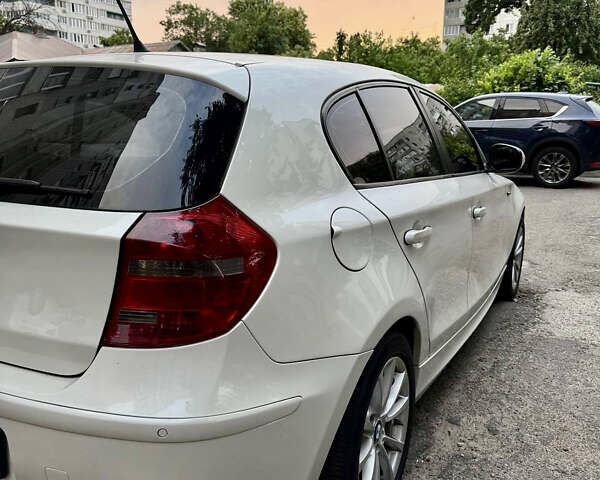 Білий БМВ 1 Серія, об'ємом двигуна 2 л та пробігом 240 тис. км за 7000 $, фото 11 на Automoto.ua
