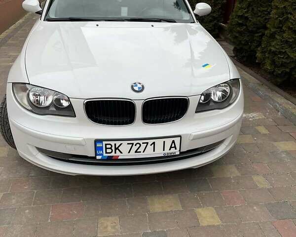 Белый БМВ 1 Серия, объемом двигателя 2 л и пробегом 165 тыс. км за 7800 $, фото 26 на Automoto.ua