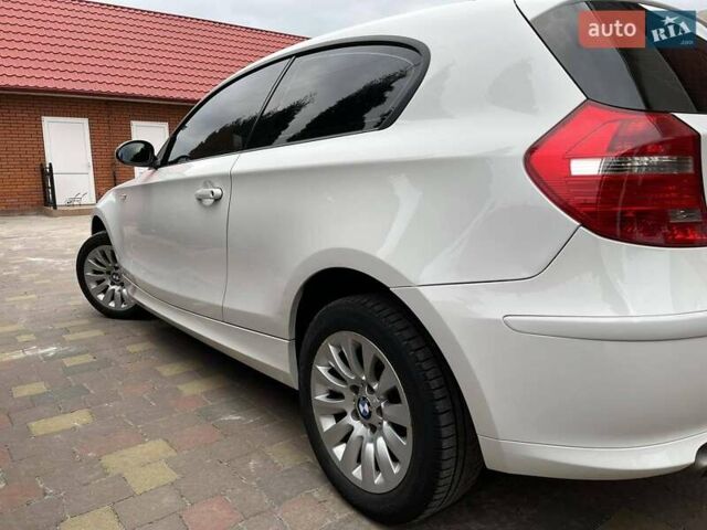 Белый БМВ 1 Серия, объемом двигателя 2 л и пробегом 165 тыс. км за 7800 $, фото 8 на Automoto.ua