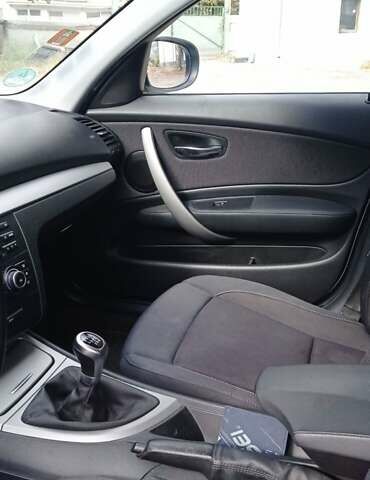 БМВ 1 Серия 2009 в Лубнах на Automoto.ua Белый БМВ 1 Серия, объемом двигателя 2 л и пробегом 205 тыс. км за 7000 $, фото 9 на Automoto.ua