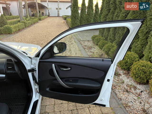 Белый БМВ 1 Серия, объемом двигателя 2 л и пробегом 198 тыс. км за 6200 $, фото 16 на Automoto.ua