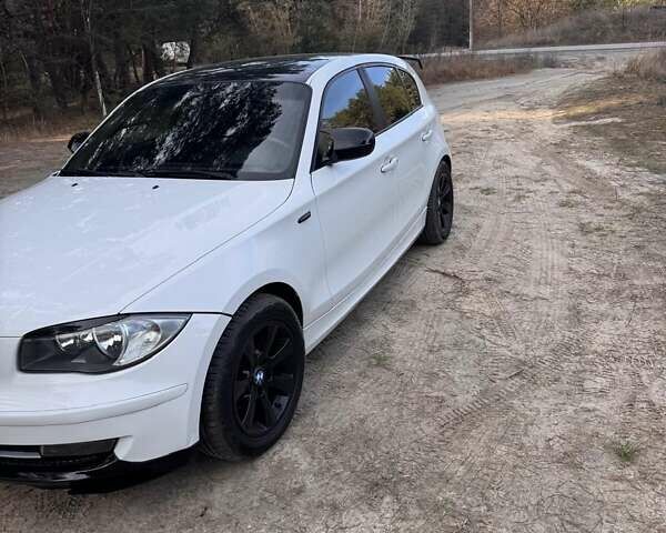 Білий БМВ 1 Серія, об'ємом двигуна 2 л та пробігом 208 тис. км за 8600 $, фото 1 на Automoto.ua