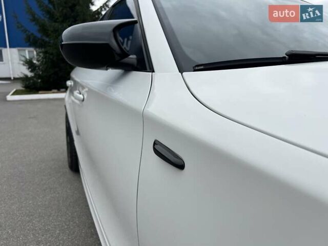 Белый БМВ 1 Серия, объемом двигателя 2 л и пробегом 207 тыс. км за 7900 $, фото 8 на Automoto.ua